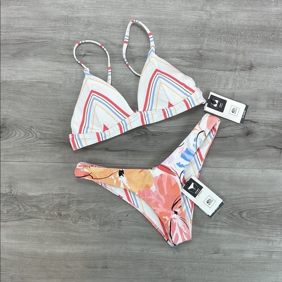 ☀️RIP CURL☀️ BLOSSOM STRIPE TRI TOP BLOSSOM HI LEG REVERSIBLE BIKINI SET - Picture 2 of 16